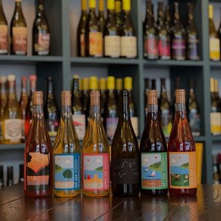 ❄️Venku chladno, ale v srdci léto.☀️Nová “glouglou” vína od Alex & Maria Koppitsch jsou přesně ten typ tekutého slunce,...