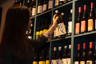 🎄📦 OBJEDNEJ z e-shopu, AŤ TO CINKNE POD STROMEČKEM! Aneb kdy objednat, aby Ježíšek nechodil po Silvestru… 👀👇 ✅ ČR – do...